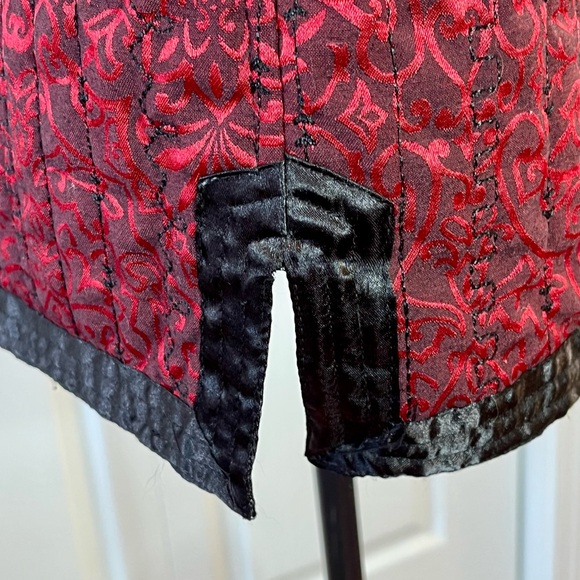 Alfred Dunner Quilted Red and Black Patterned Blazer, size 14 - Picture 7 of 11